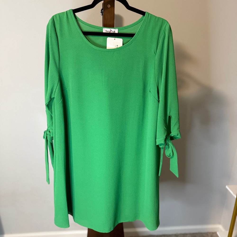 Chic Green Tunic with‎ Tie Sleeves